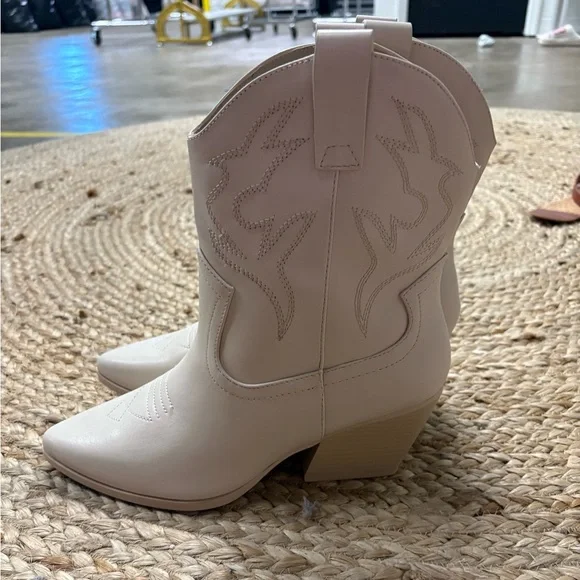 Soda Cream Heeled Western Boots - Picture 3 of 3